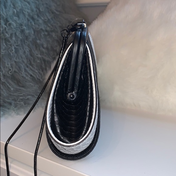 Zac posen leather clutch never been used - Picture 2 of 3